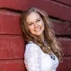 Alayna Valerius